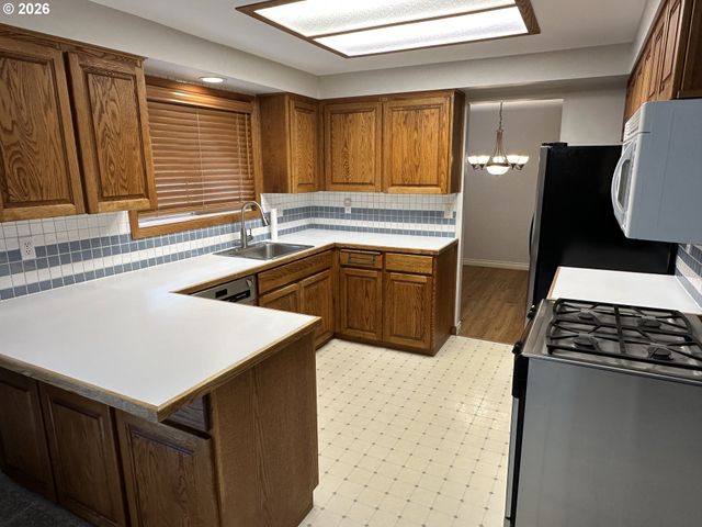 9150 Sw APACHE Dr, Tualatin, OR 97062