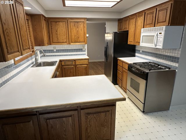 9150 Sw APACHE Dr, Tualatin, OR 97062