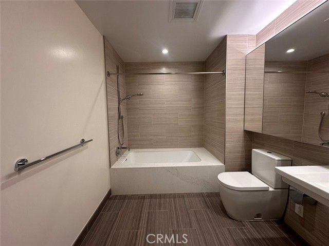 877 Francisco Street 1905, Los Angeles, CA 90017