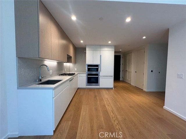 877 Francisco Street 1905, Los Angeles, CA 90017