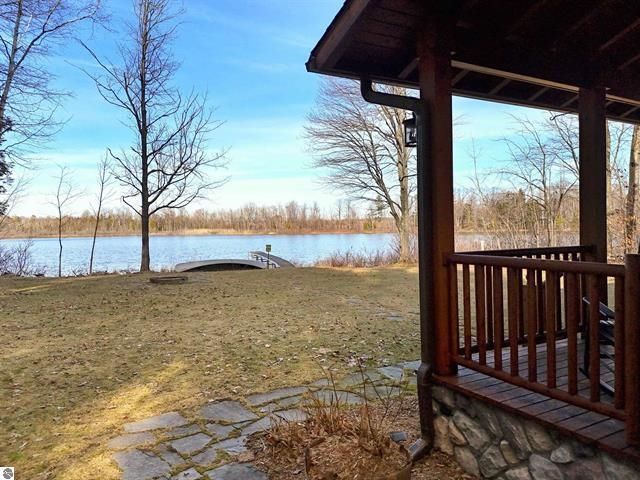 3900 Swaney Road, Peninsula Twp, MI 49686