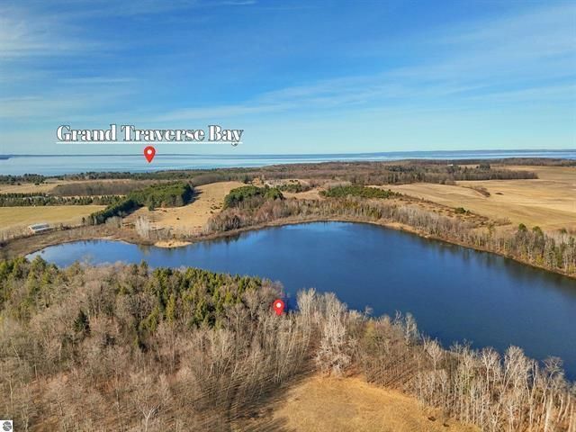 3900 Swaney Road, Peninsula Twp, MI 49686