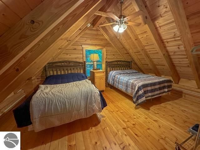 3900 Swaney Road, Peninsula Twp, MI 49686