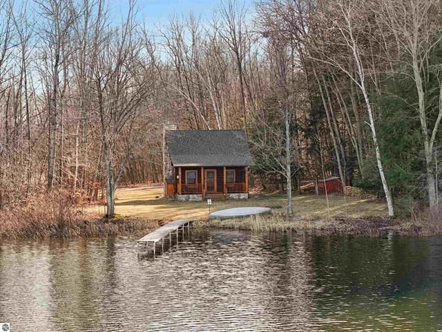 3900 Swaney Road, Peninsula Twp, MI 49686
