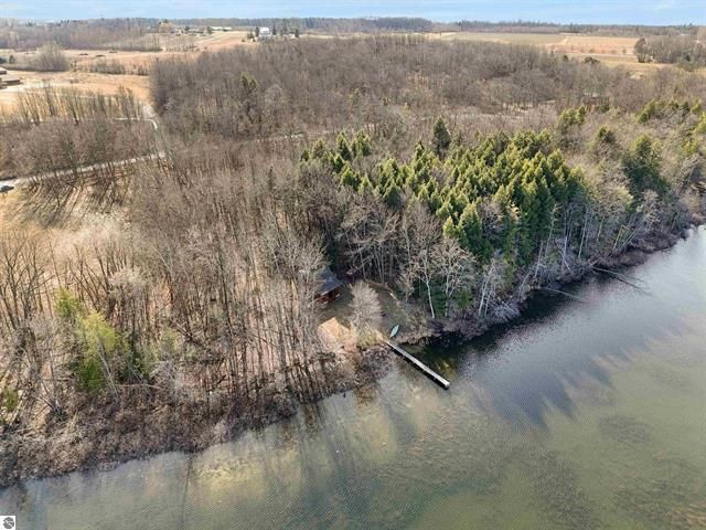 3900 Swaney Road, Peninsula Twp, MI 49686