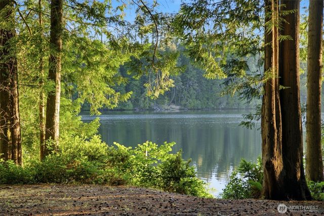1052 E Mason Lake Drive W, Grapeview, WA 98546