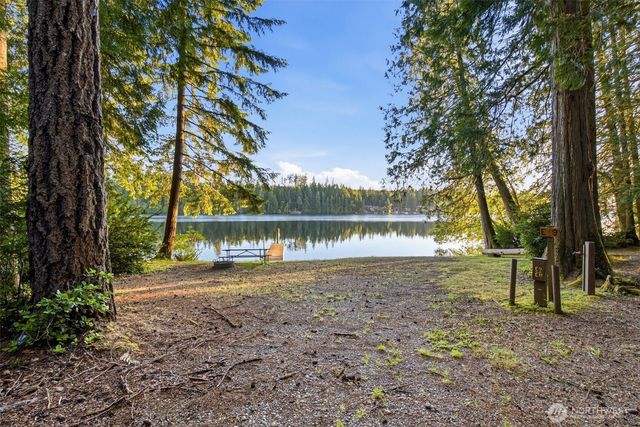 1052 E Mason Lake Drive W, Grapeview, WA 98546