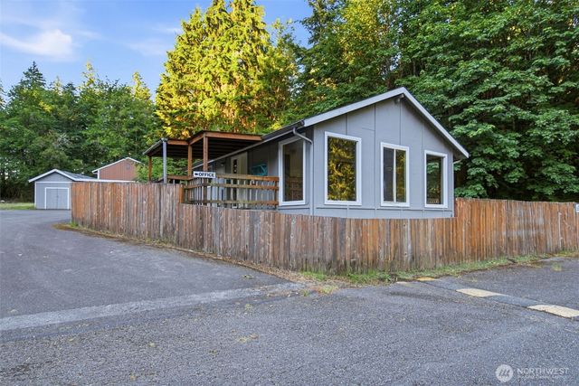 1052 E Mason Lake Drive W, Grapeview, WA 98546