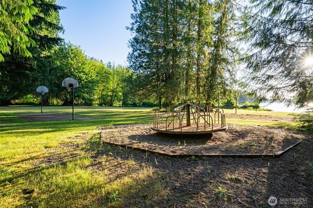 1052 E Mason Lake Drive W, Grapeview, WA 98546