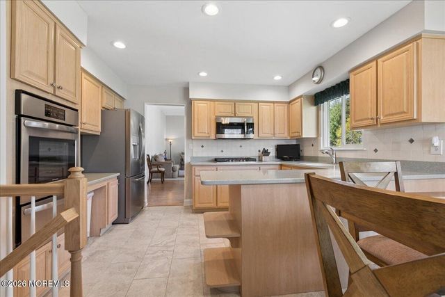 81 Kings Way, Freehold, NJ 07728