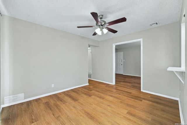 5402 Lake Grove Dr, San Antonio, TX 78244