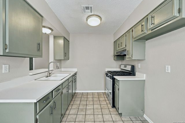 5402 Lake Grove Dr, San Antonio, TX 78244