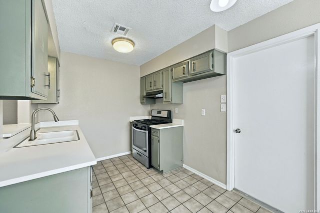 5402 Lake Grove Dr, San Antonio, TX 78244