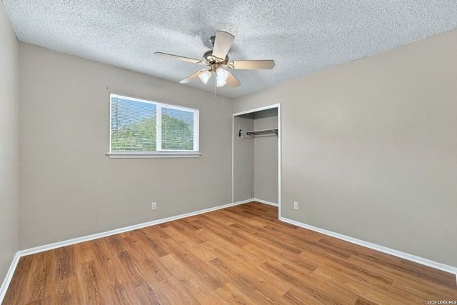 5402 Lake Grove Dr, San Antonio, TX 78244
