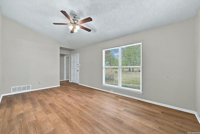 5402 Lake Grove Dr, San Antonio, TX 78244