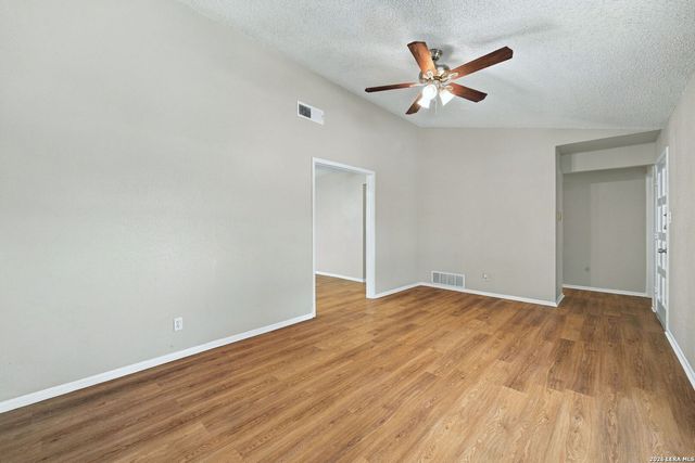 5402 Lake Grove Dr, San Antonio, TX 78244