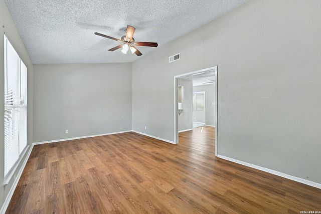 5402 Lake Grove Dr, San Antonio, TX 78244