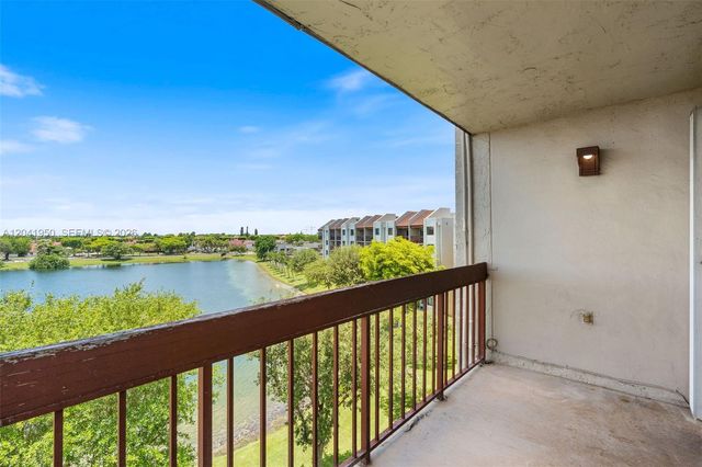 10288 NW 9th St Cir 501, Miami, FL 33172