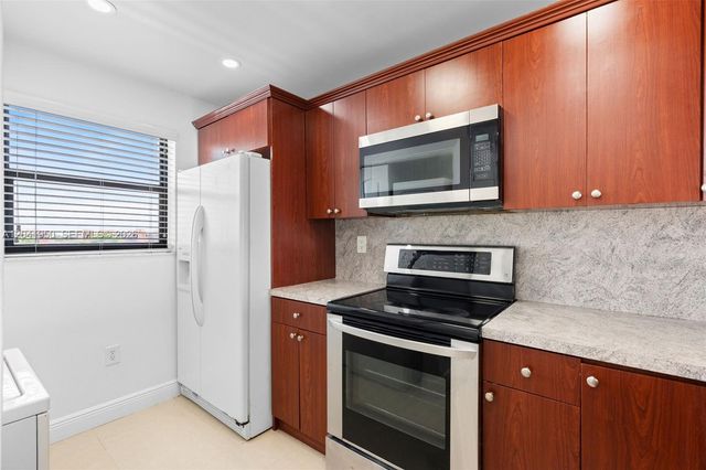 10288 NW 9th St Cir 501, Miami, FL 33172