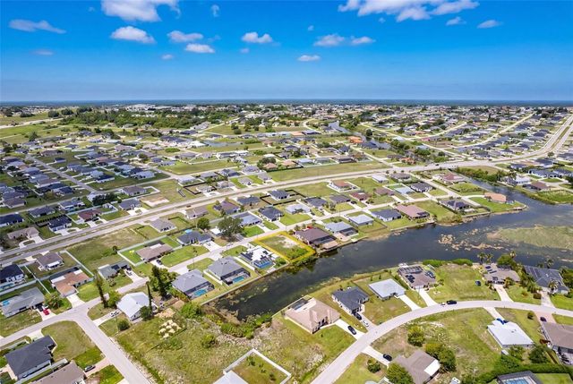 623 NE 7TH Terrace, Cape Coral, FL 33909