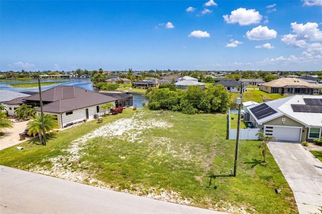 623 NE 7TH Terrace, Cape Coral, FL 33909