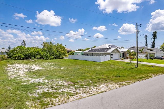 623 NE 7TH Terrace, Cape Coral, FL 33909