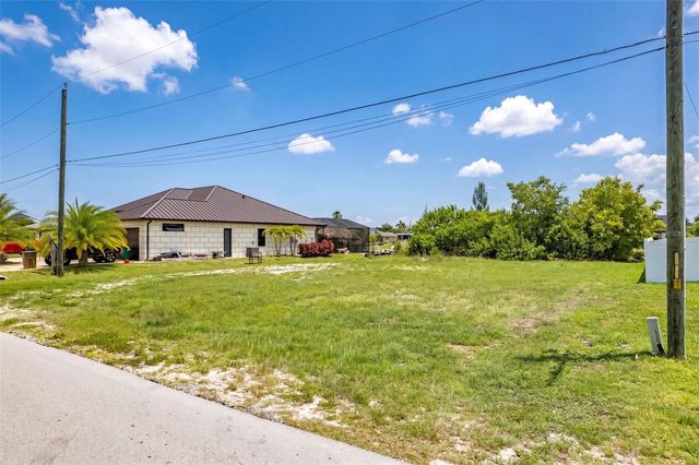 623 NE 7TH Terrace, Cape Coral, FL 33909