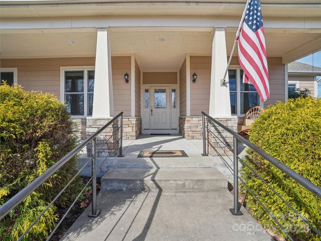 959 Silverglen Way, Hendersonville, NC 28792