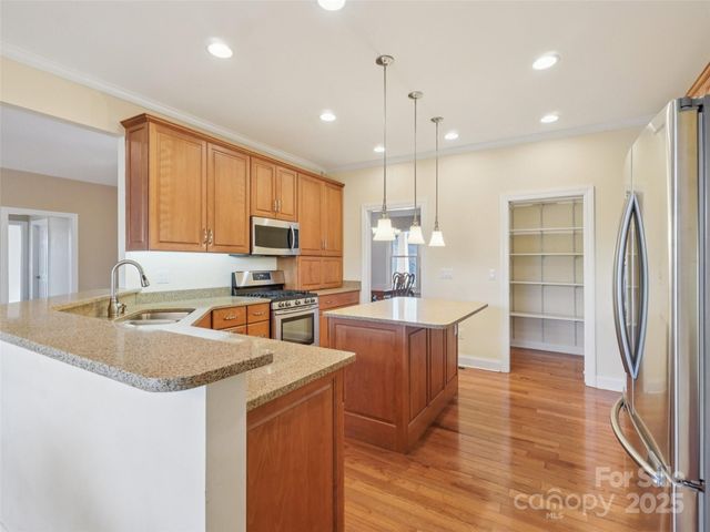 959 Silverglen Way, Hendersonville, NC 28792