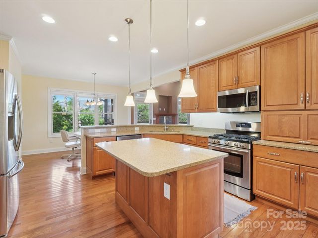 959 Silverglen Way, Hendersonville, NC 28792