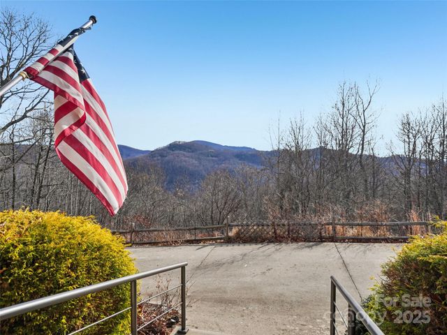 959 Silverglen Way, Hendersonville, NC 28792