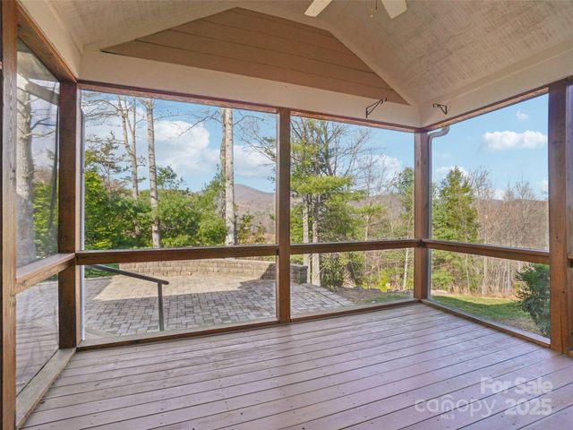 959 Silverglen Way, Hendersonville, NC 28792