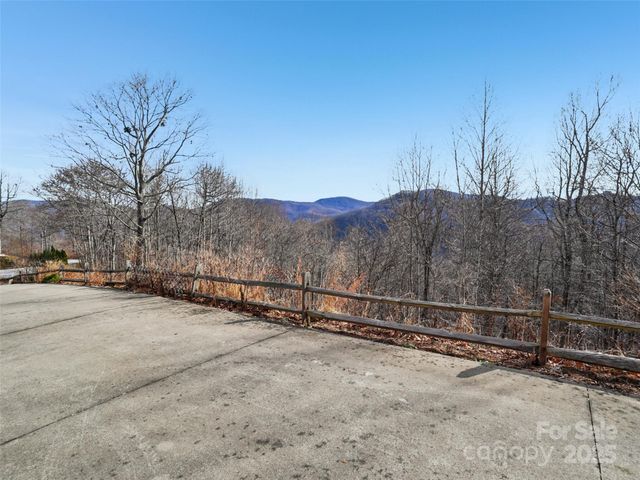 959 Silverglen Way, Hendersonville, NC 28792