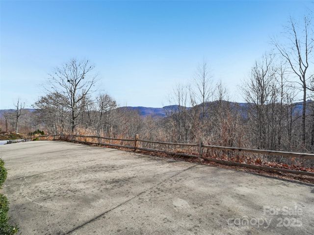 959 Silverglen Way, Hendersonville, NC 28792