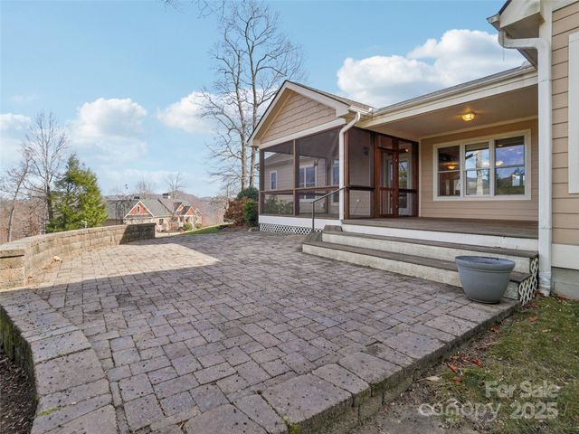 959 Silverglen Way, Hendersonville, NC 28792