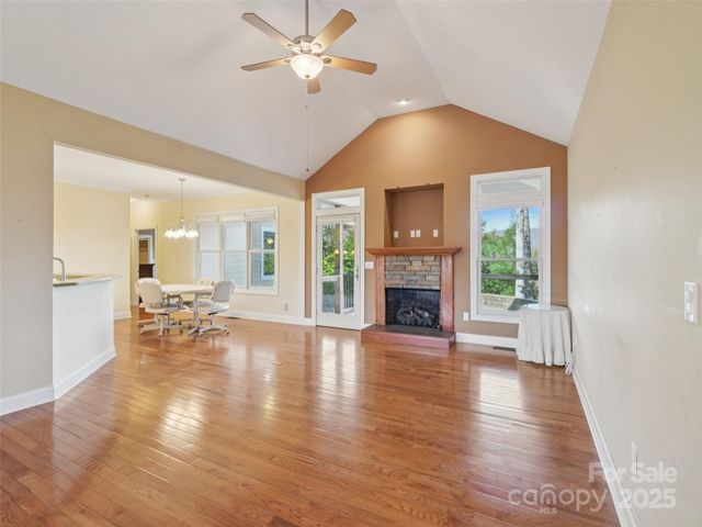 959 Silverglen Way, Hendersonville, NC 28792