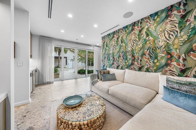 6641 Giralda Circle, Boca Raton, FL 33433