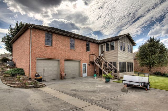 3090 Shaconage Trail, Sevierville, TN 37876