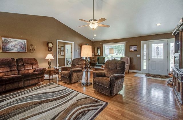 3090 Shaconage Trail, Sevierville, TN 37876