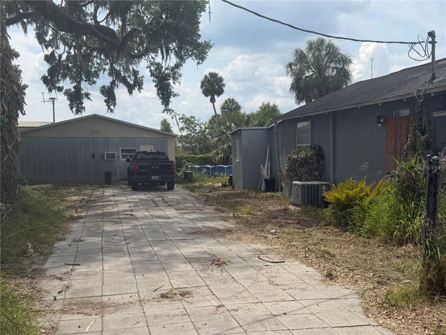 305 N PENNSYLVANIA AVENUE, Plant City, FL 33563