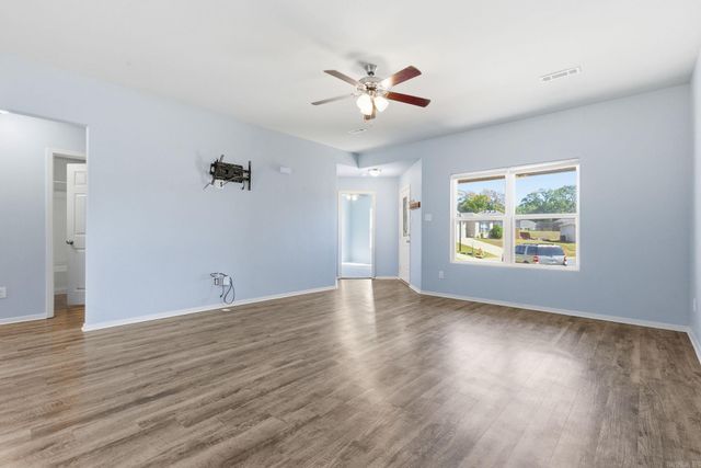 2421 Kenneth Dr., Benton, AR 72015