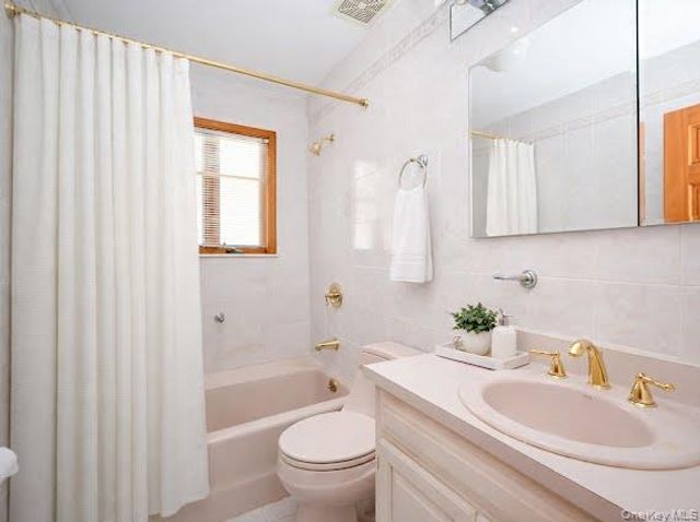 151-52 21st Avenue, Whitestone, NY 11357