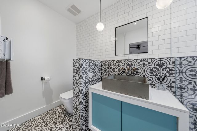 1607 W FLOWER Circle N, Phoenix, AZ 85015