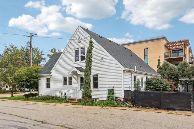 510 E Main STREET, Waterford, WI 53185