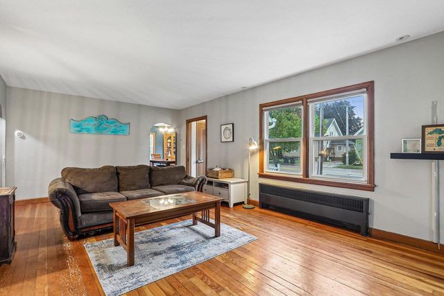 510 E Main STREET, Waterford, WI 53185