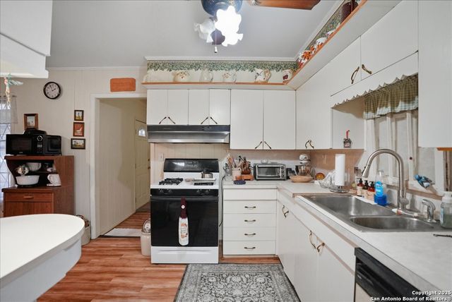 1000 Austin St., George West, TX 78022