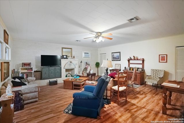 1000 Austin St., George West, TX 78022