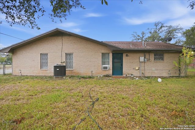 1000 Austin St., George West, TX 78022