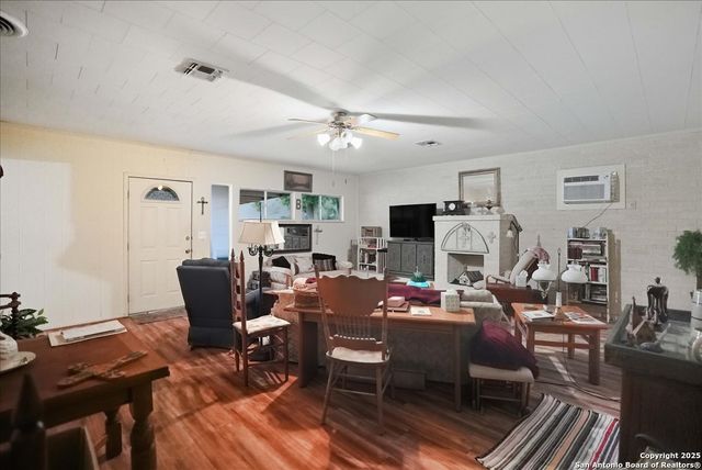 1000 Austin St., George West, TX 78022