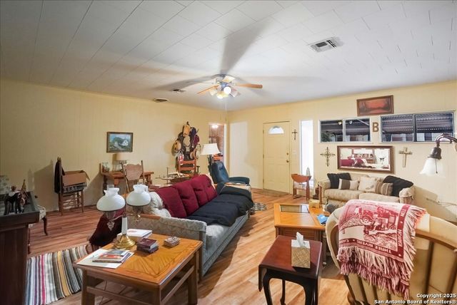 1000 Austin St., George West, TX 78022